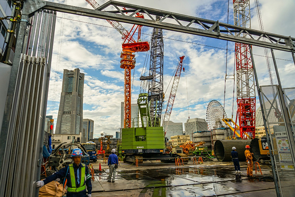 根掘り掘削工事（大型商業施設）